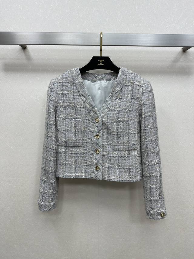 25Ss Chane *秋冬系列新款 高级定制粗花呢编制面料 V领单排扣设计 内里茶花印花 独特的金属双C扣子 细节设计感精细 上身精致感满满 可搭配同款连衣裙