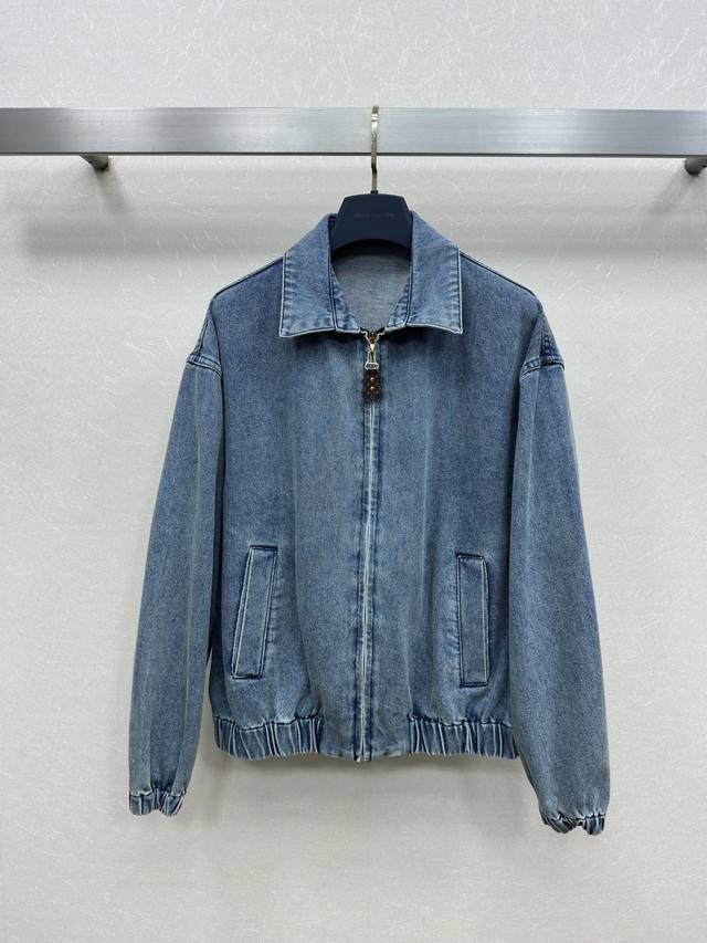 25Ss Lv新款 牛仔外套 后背字母Logo 整件立体剪裁 全方位精致做工 拉链设计 上身超级遮肉显瘦 超拉腿部比例 巨好搭配的一系列单品 简简单单 穿出时髦