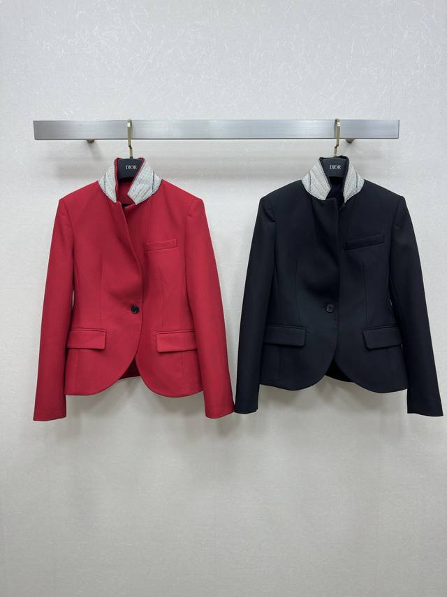 25Ss Dio *秋冬新款外套 立领领口撞色设计 经典版型不挑人 百搭又时髦 显白又显气质 定制字母纽扣 彰显奢华格调 上身时髦又高级 日常休闲推荐 两色Sm