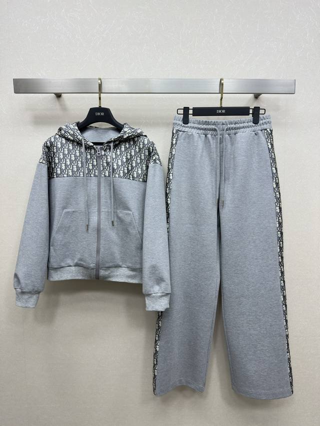 25Ss Dio *秋冬新款 连帽老花撞色套装 一套时髦搭配 连帽拉链卫衣松紧卫裤 运动休闲必备 可以单穿或者一套搭配都好看 质感在线 一套出 两色Sml.