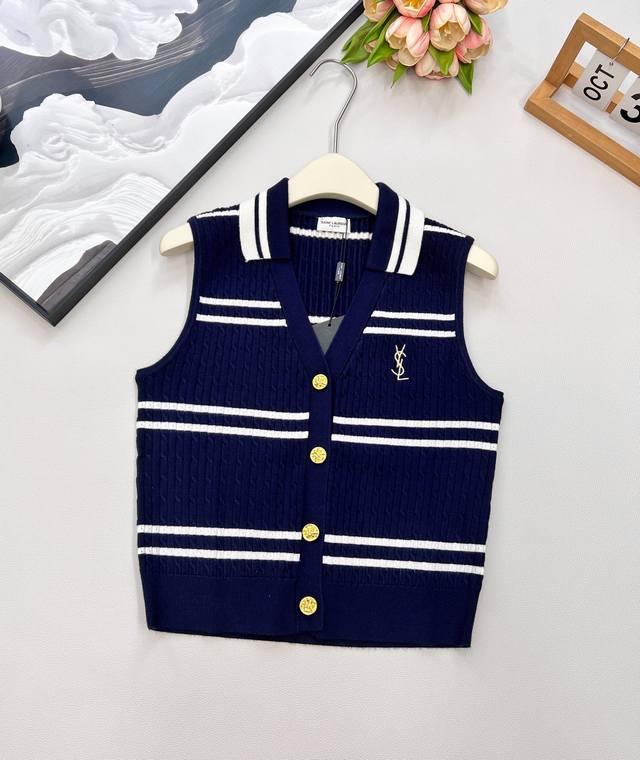 Saint Laurent Ysl 金色字母刺绣Polo条纹针织背心！藏青色白色打造的经典条纹元素，彰显轻松慵懒的时髦感，立体绞花肌理，轻松织构挺廓！ 修身版型
