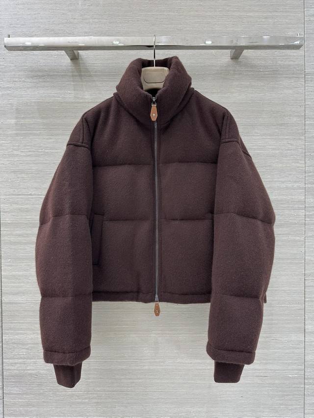 独家首发，高端原单品质 Lp老钱风穿搭，25秋冬新品。100%山羊绒外壳鹅绒外套！重磅100%山羊绒外壳白富美必备神器！手感软糯细腻贴身穿超舒适！ 薄薄的羽绒服