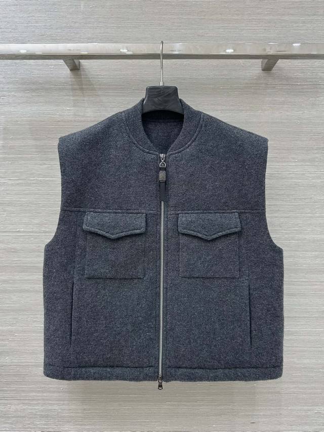 独家首发，高端原单品质，Bc老钱风穿搭，25秋冬新品。100%山羊绒外壳鹅绒马甲外套！白富美必备神器！进口100%山羊绒材质手感软糯细腻贴身穿超舒适！薄薄的羽绒
