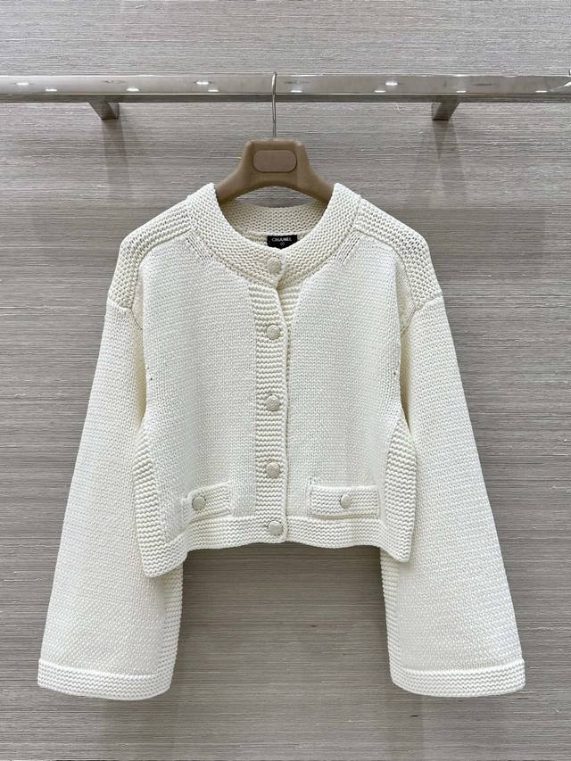 独家首发 原单品质Coco女孩25A新品！手摇特种纱中袖小外套！经典H小短款双口袋装饰，绝美小仙女白富美神器！重工定制特种纱线奶油山茶花扣装饰优雅气质又美又仙！