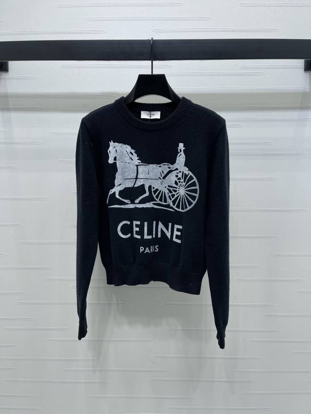 上新原单高端品质 Celin*2025早秋最新系列！马车长袖套头毛衣！定制羊毛纱线织造 柔软舒适 洋气显瘦 圆领套头毛衣剪裁 通体包边饰以弹力螺纹贴合收紧 舒适
