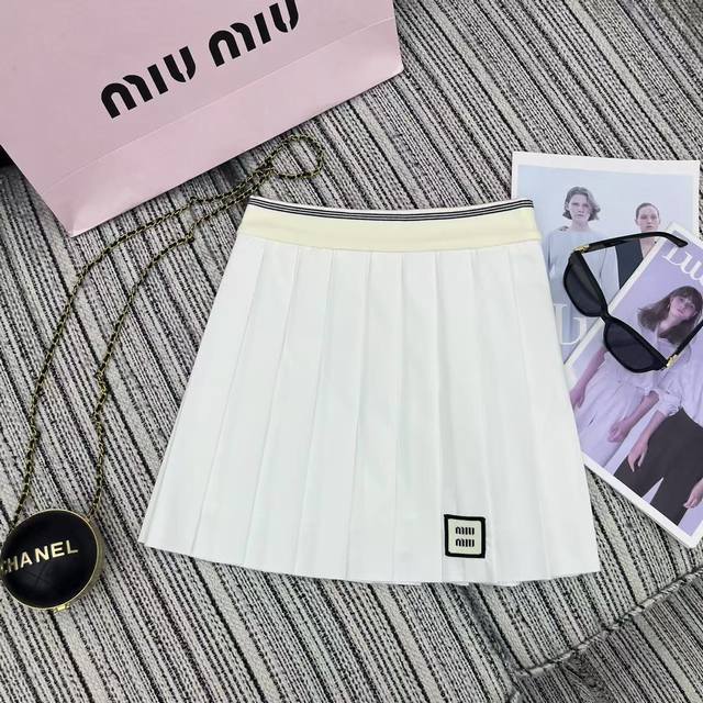 强烈推荐 25年早秋系列 Miu*新款撞色罗纹腰部设计压折短半裙 字母标点缀 Sml