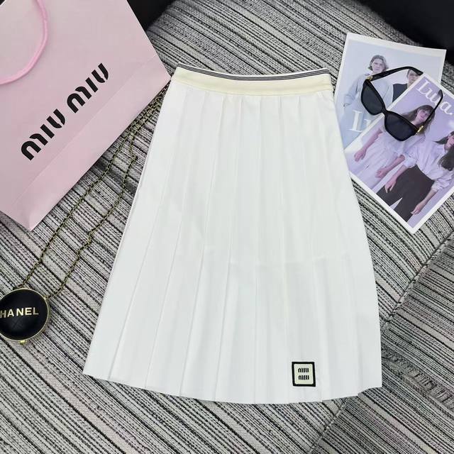 强烈推荐 25年早秋系列 Miu*新款压折半身裙 字母标点缀 Sml