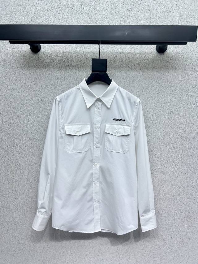 Miu家口袋衬衣 质感细腻软糯 经典减龄单品！设计时髦版型不挑人上身巨显瘦！白富美必收的完美单品。质感超赞 完美做工品质 高品质 尺码Sml