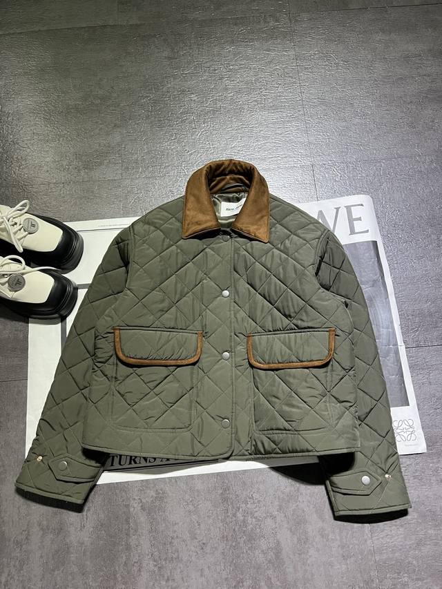 Miu Mi*缪缪 25新款女长袖翻领菱格纹短款棉服外套出货，定制面料，内里填充棉，轻薄款，上身高级时尚，现货Sml