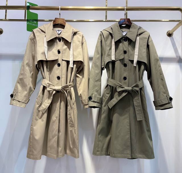 上新 独家高定两件套风衣首发 25Aw Bottega Venet*大牌的极简范马甲两件套复古长风衣来袭面料采用日本进口高密皱感棉混纺风衣料，面料的质感层次布面