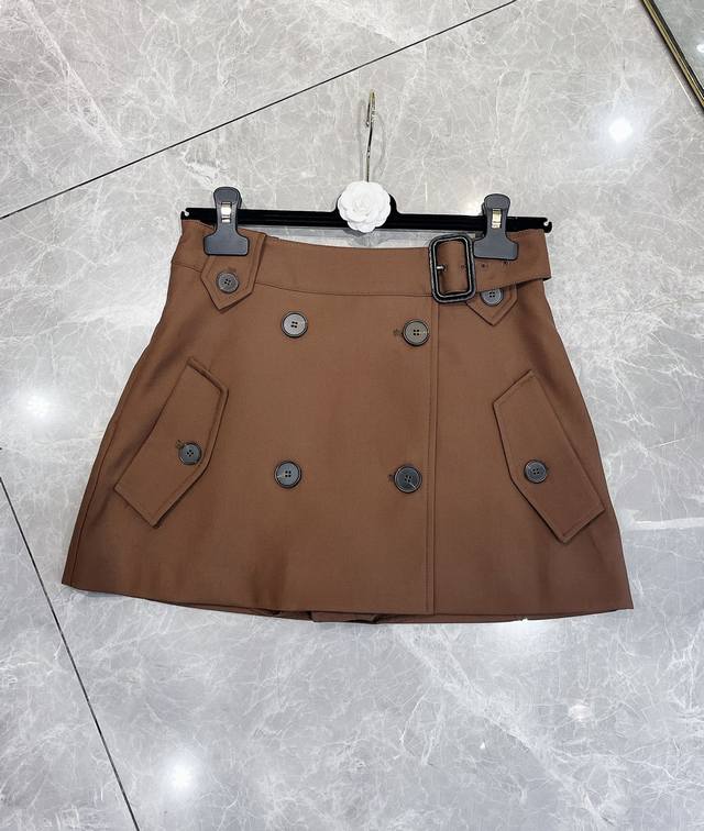 上新 独家高定半裙首发 25Aw Miumi*独家爆款高品质复古工装风双排扣腰带半裙，简约优雅不失大气的款式 不挑身形 利落流畅 没有繁复花招 经得起潮流的更替