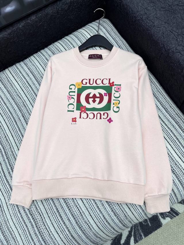 爆款现货 原版定制 Gucc*｜25早秋经典印花圆领卫衣 干净利落的裁剪，落肩宽松慵懒版型 面料厚实挺阔有型，袖口弹力螺纹设计 多种穿搭 宽松舒适无束缚感，满满