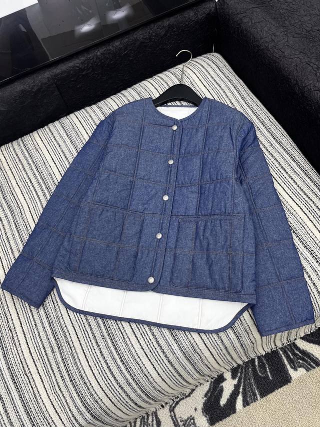 爆款现货 原单品质 Lp｜25秋季新品 休闲圆领稍短后长菱格棉服外套 主打一个时尚老钱风 圆领，休闲廓型 面料经过特殊处理，形成格子别致外观和舒适手感 2个插袋