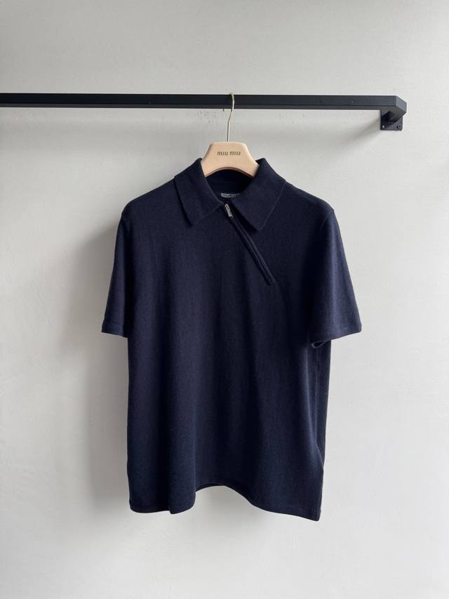 Miumi* 25Fw早秋新款 时髦尖子生减龄针织织Polo短袖。原版开发！高版出品！超级叠搭神器！不规则侧拉链设计，定制山羊绒纱线！气质少女风减龄甜美气息，不