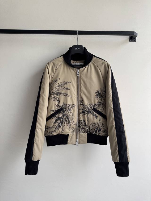 Dio* 秋冬新款，棉服夹克外套，飞行服款式设计，休闲时尚大方，里衬菱格设计ＳＭＬ.