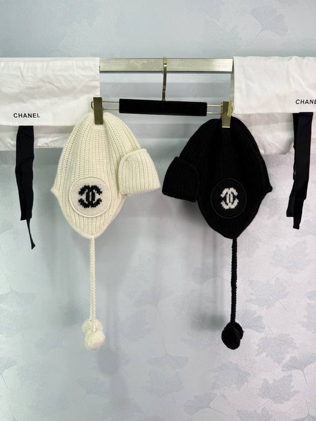 Chanel25B双C Logo冷帽，超级可爱雷锋帽，秋冬必备时髦单品 两色。