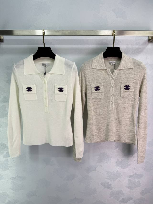 Ch*25早秋新款针织Polo衫 翻领设计配口袋 胸前和口袋都有品牌Logo点缀 简约大方 上身适配减龄时髦风格！2色3码Sml
