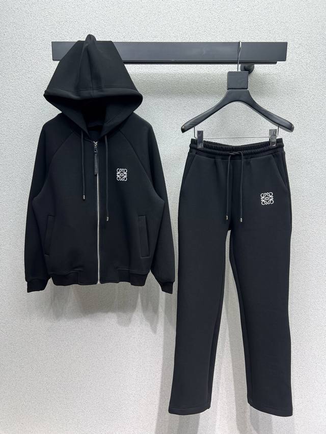 罗意威休闲套装 高密度时髦运动风 每个日常的穿搭 俏皮减龄充满元气的设计元素 高品质 两色 尺码Sml
