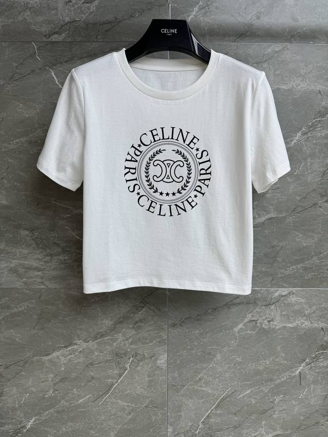早秋新款上新啦 Cl字母印花T恤 2025秋冬系列 圆领领口设计 凯旋门字母徽标Logo印花 简约时髦高级 进口纯棉面料 舒适亲肤透气 短款版型 上身显瘦又百搭