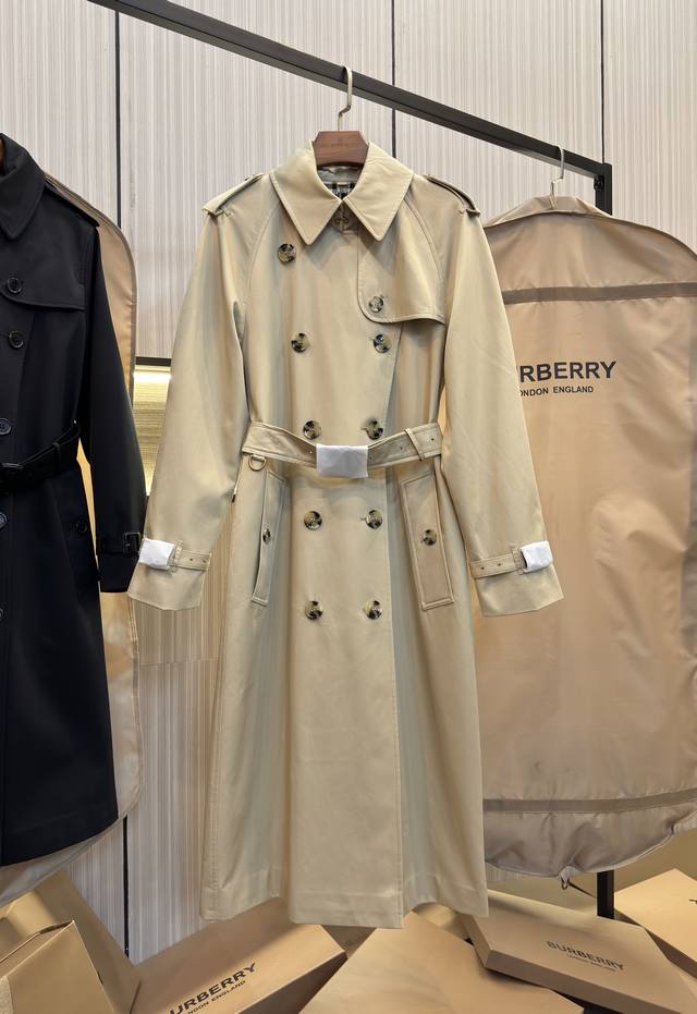 新版威斯敏斯特版型 – 长款 Heritage Trench女士长款风衣 Bur王牌尖货，镇店之宝 能传承几代的经典风衣，最顶级的原厂原面料，市场最牛的货没有之
