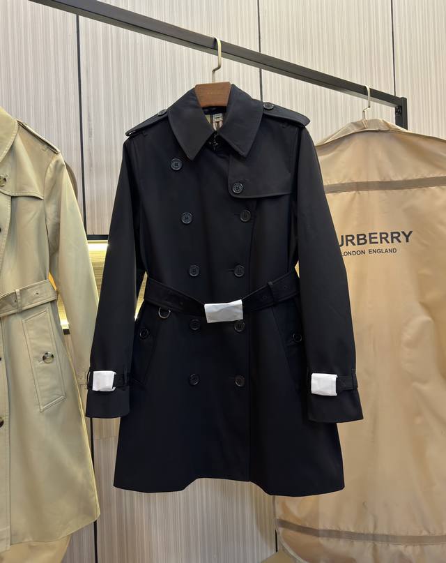 新版肯辛顿版型-Heritage Trench女士短款风衣黑色 Bur王牌尖货，镇店之宝 能传承几代的经典风衣，最顶级的原厂原面料，市场最牛的货没有之一！秒杀市
