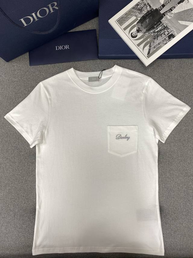 新品上新 常规版型棉质T恤 早秋新品来咯，好喜欢这种极简风格，还是正肩版型，夏季穿它真的很清爽很显精神用来秋季内搭也再适合不过，当然越简单的款式对材质的要求也更