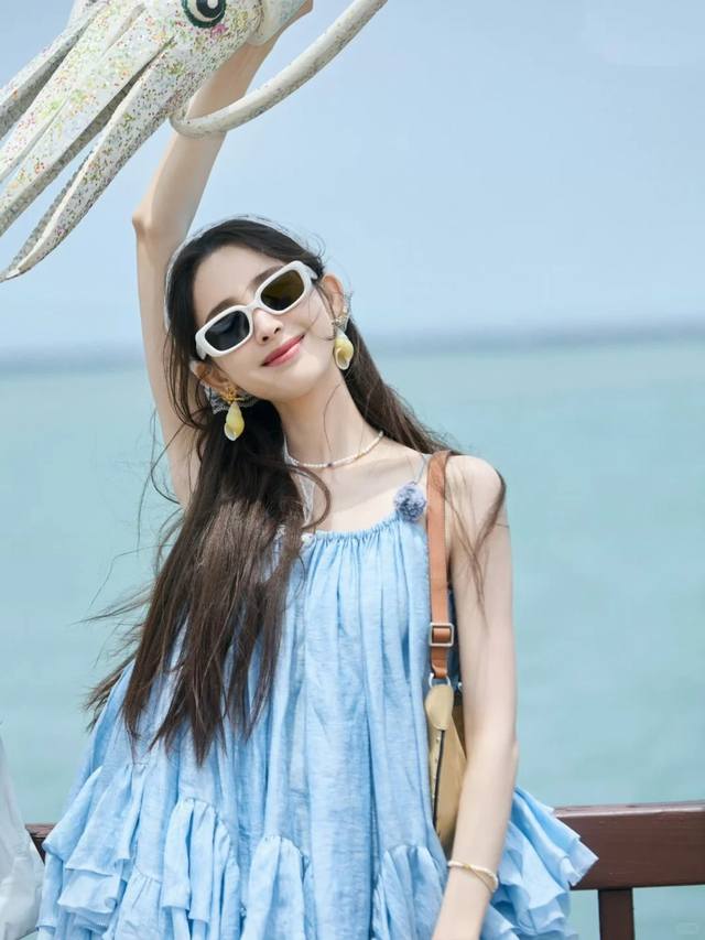 新款 最新 25New 娜扎同款吊带连衣裙 尺码：Sml
