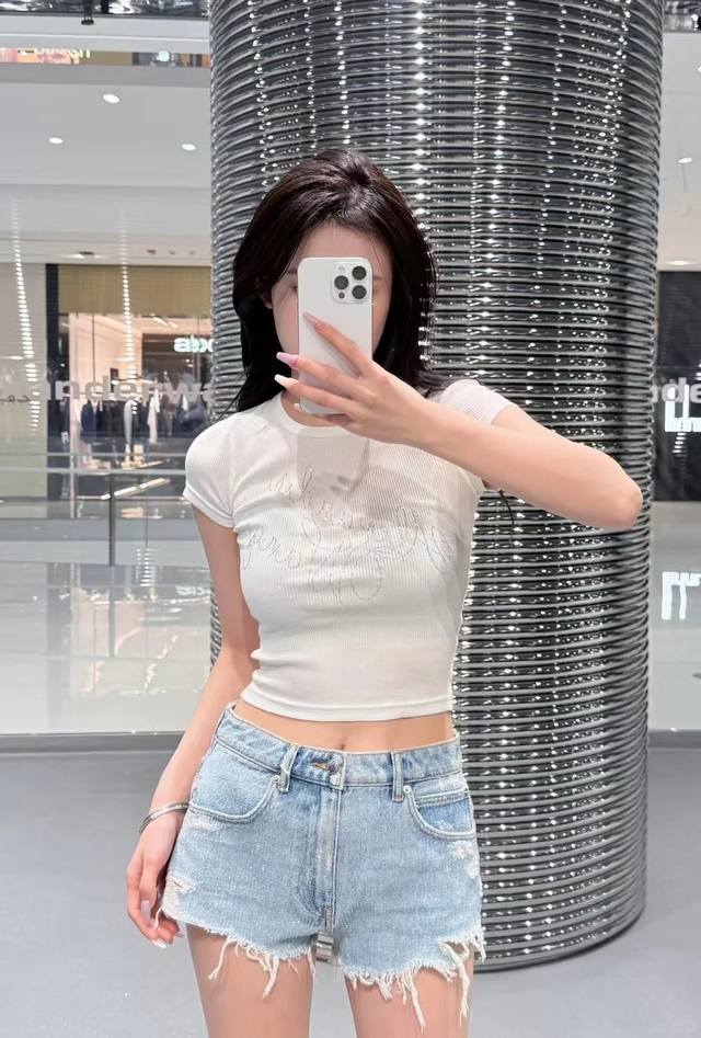 新款 最新Aw 25New 满钻牛仔短裤 尺码：Sml