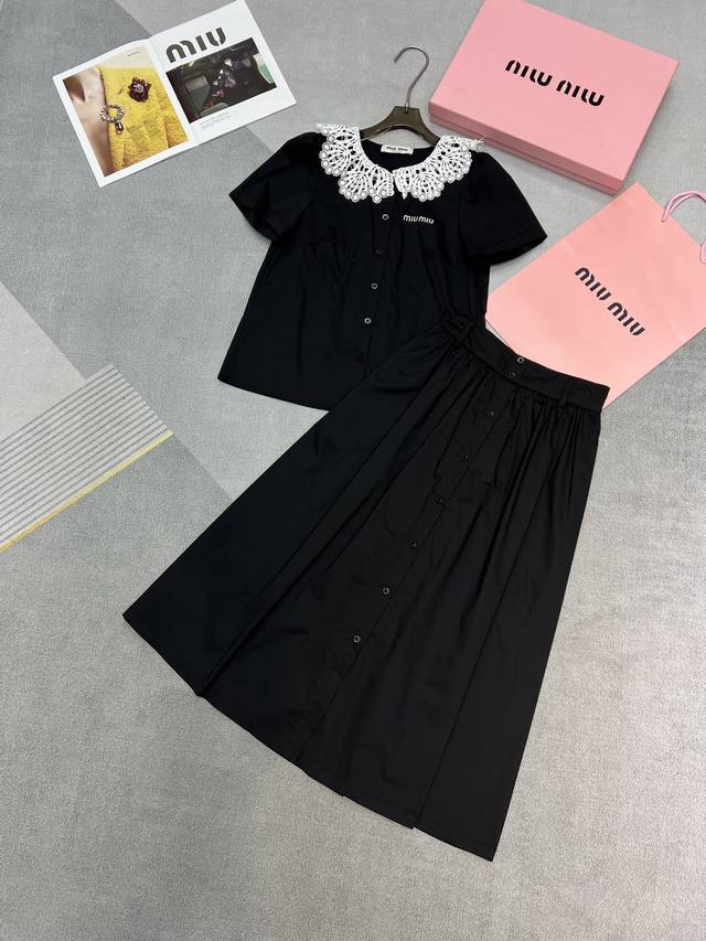 高品质 Miumiu2025春夏新款水溶花领短袖衬衫半裙套装胸前Logo刺绣身上时尚洋气减龄高端面料柔软抗皱黑色
