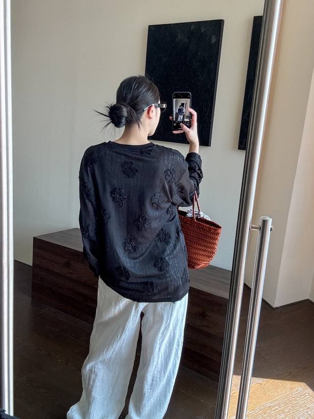 No Name上新 新款宽松肌理微透蕾丝立体花朵长袖。码数Sml