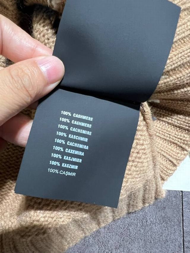 Prad* 25Fw早秋新款 拼色菱格挂毛Logo针织衫丨独家Yb开发！高版出品！认准我家定染色系！100%山羊绒纱线软软糯糯！质感无敌赞！减龄少女气质时髦精必