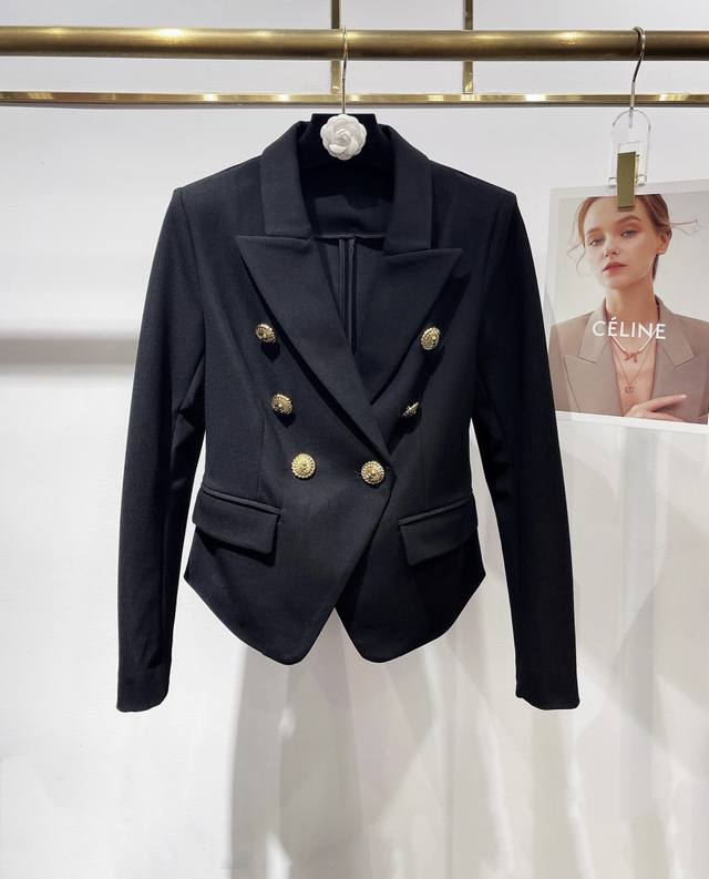 上新啦～独家高定西服首发 25Aw Balmai*独家新款高级感气质修身西服，致敬经典 焕然新生 枪驳领双排扣设计 塑造强大气场 简明线条 勾勒自信态度 精妙剪