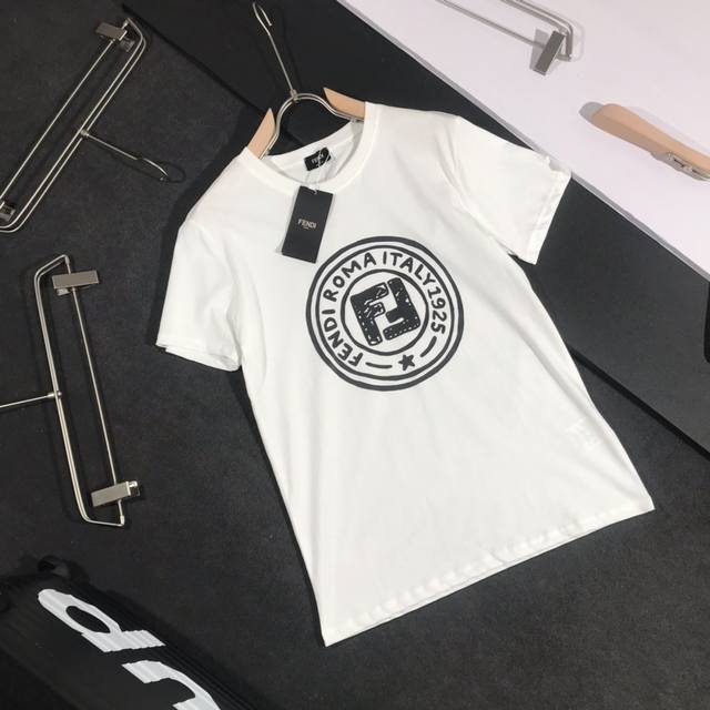 Fendi芬迪 芬家20Ss早秋限定款涂鸦图案印花Tee 20Ssg网同步男女同款短袖T恤，贸易公司全品相订单款。选用高档冰瓷棉主料，质感卓然 ，夏日必不可少。