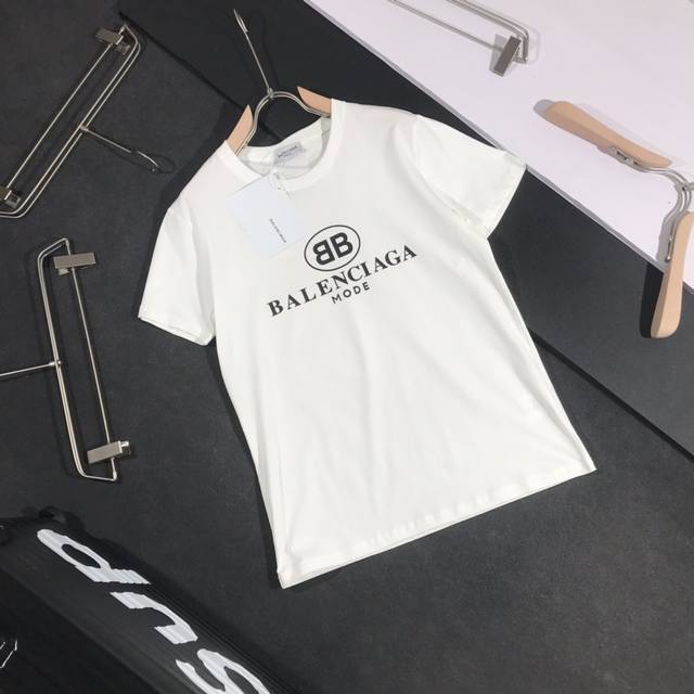 Bal巴黎世家 巴黎世家百看不厌的经典款 20Ssg网同步男女同款短袖T恤，贸易公司全品相订单款。选用高档冰瓷棉主料，质感卓然 ，夏日必不可少。尺码：S-2Xl