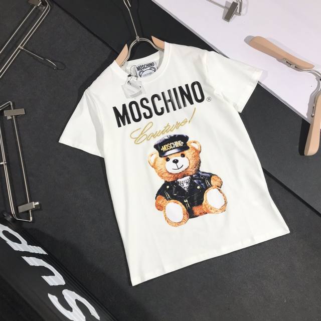 Moschino莫斯奇诺 莫斯奇诺小熊高清数码印花系列 20Ss G网同步男女同款短袖T恤，贸易公司全品相订单款。选用高档冰瓷棉主料，质感卓然 ，夏日必不可少。