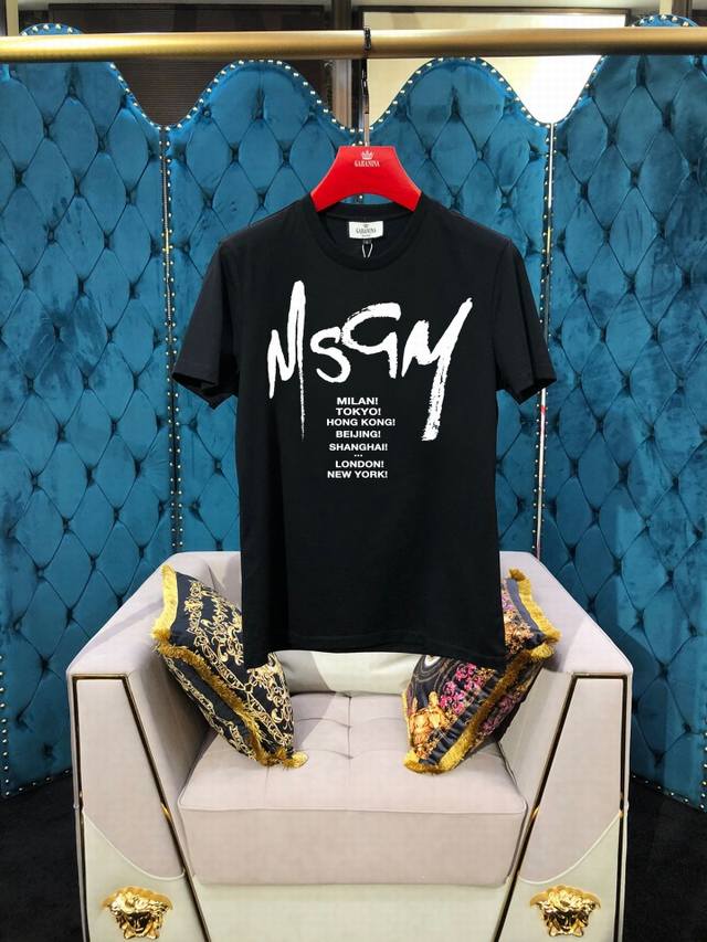Msgm 最新发售爆款圆领短袖，官网柜台同步发售进口棉面料，烫胶印花工艺，细节上彰显品牌的高级感，遵循原版开发版型一致码数:M-4Xl