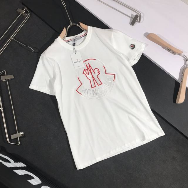 Moncler蒙口 蒙口经典公鸡刺绣T恤 20Ss G网同步男女同款短袖T恤，贸易公司全品相订单款。选用高档冰瓷棉主料，质感卓然 ，夏日必不可少。尺码：S-2X