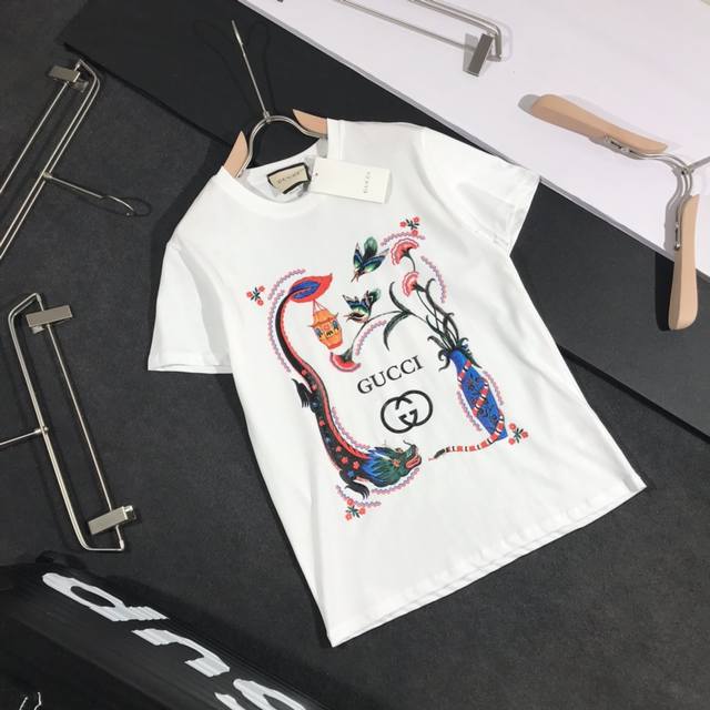 Gucci古奇 G家20早秋限定款最新花卉图案高清数码印花 20Ss G网同步男女同款短袖T恤，贸易公司全品相订单款。选用高档冰瓷棉主料，质感卓然 ，夏日必不可