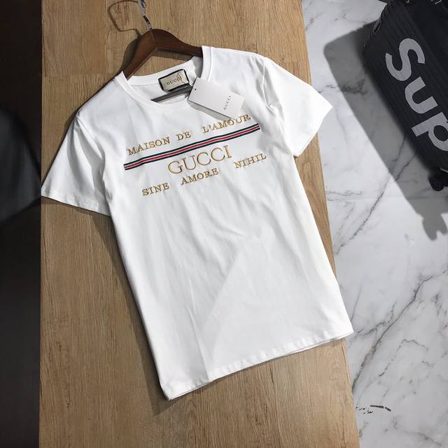 Gucci古奇 G家春夏新款经典款金线立体刺绣 20Ss G网同步男女同款短袖T恤，贸易公司全品相订单款。选用高档冰瓷棉主料，质感卓然 ，夏日必不可少。尺码：S