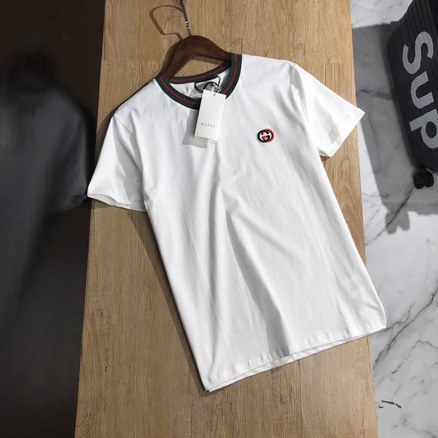 Gucci古奇 G家20春夏新款整件胸口小Logo刺绣经典绿红绿罗纹领 20Ss G网同步男女同款短袖T恤，贸易公司全品相订单款。选用高档冰瓷棉主料，质感卓然