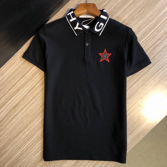 Givenchy 纪梵希 春夏系列翻领T恤polo衫，专柜版本，精选原版珠地面料，柔软透气、不易起皱变形，胸前精致五角星刺绣，领口袖口定制罗纹，简单干净，衣橱里