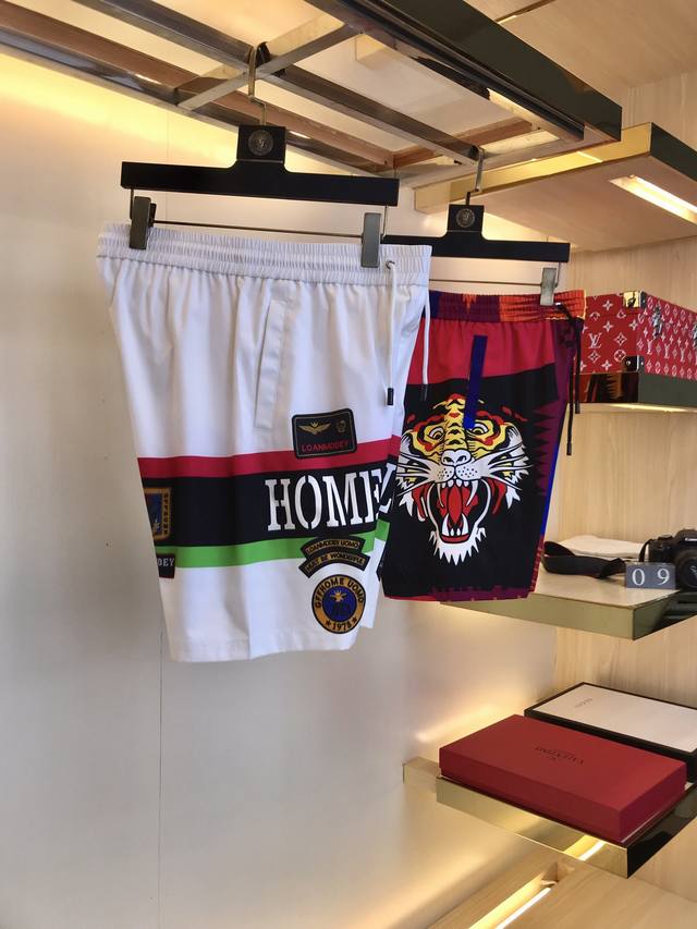 阿玛尼 男士时装商务款休闲短裤，顶级香港洋行货，新品精英商务必入的类型，可遇而不可求。 尺码 M-4Xl