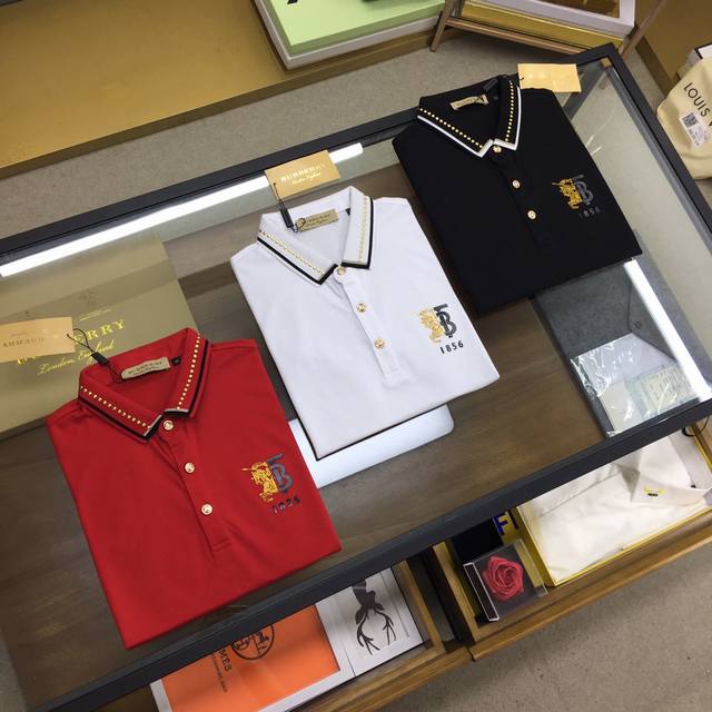 高端货 巴宝~ Ss夏最新品，专柜同步有售，顶级丝光珠地网眼透气面料，胸前压胶澳工艺图案Logo，档次极高，简约时尚，领子特色柳钉澳砖技术，袖口螺纹紧密扎实，洗