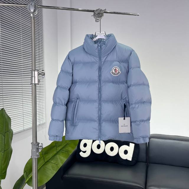 款号：Y139 蒙口Mon*Cler 蒙口 25秋冬最新Citala短款羽绒服夹克外套～情侣款～超轻面包服！Logo大标刺绣点缀！剪裁打造干练姿态身着 蒙口主打