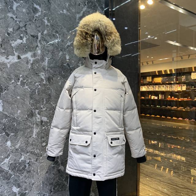 款号：Y88 加拿大鹅Emory派克大衣30款男款，新款，远征08款的后续精典爆款，南北极科考队等都选择加拿大鹅作为御寒装备，羽绒服界的劳斯莱斯。 911行业领