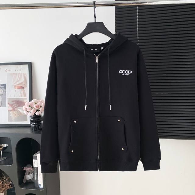 款号：A93 Good刺绣拉链连帽口袋卫衣 衣服面料采用原版定织定染纯棉毛圈400G高克重面料，柔软亲肤细腻。做工细致，厚度适中，后领织带包边延伸到肩部加固，细