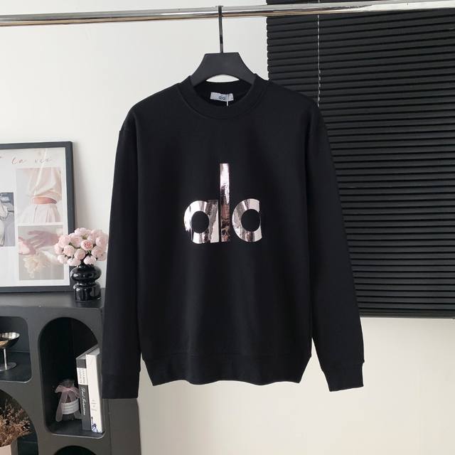 款号：A83 Alo烫金字母圆领卫衣 衣服面料采用原版定织定染纯棉毛圈420G高克重面料，柔软亲肤细腻。做工细致，厚度适中，后领织带包边延伸到肩部加固，细节井口