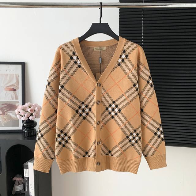 款号：A79 巴宝莉Burberry条纹针织开衫毛衣 秋冬开衫最新款Logo标志年年被追捧的经典时尚装饰已经风靡全球 颜色：图片色 尺码：S M L Xl
