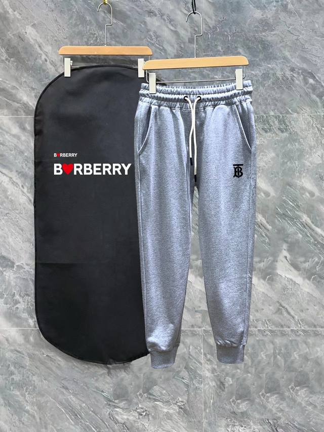 Bbr 巴宝莉 Ss春夏秀款 修身线条精美硅胶印花简约Logo运动裤 国内代工厂p出口 供应顶级品牌的面料 380G克重 兼容所有身材 腰部松紧带黑白抽绳设计