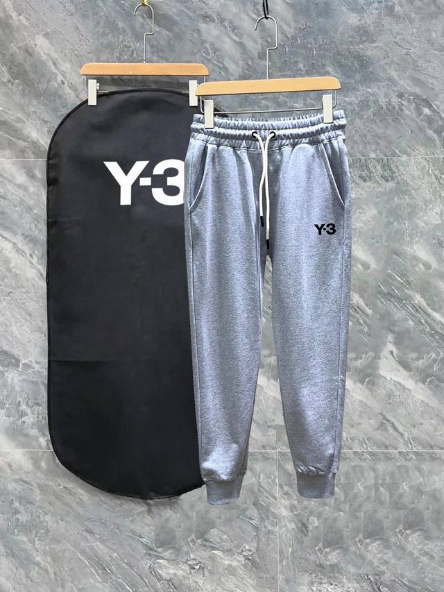 Y-3 Ss秀款修身线条精美简约Logo运动裤 国内代工厂p出口 供应顶级品牌的面料 380G克重 兼容所有身材 腰部松紧带黑白抽绳设计 定制抽绳口袋两侧都带有
